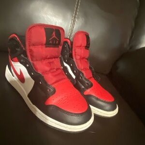 Jordan 1 mids red white and black